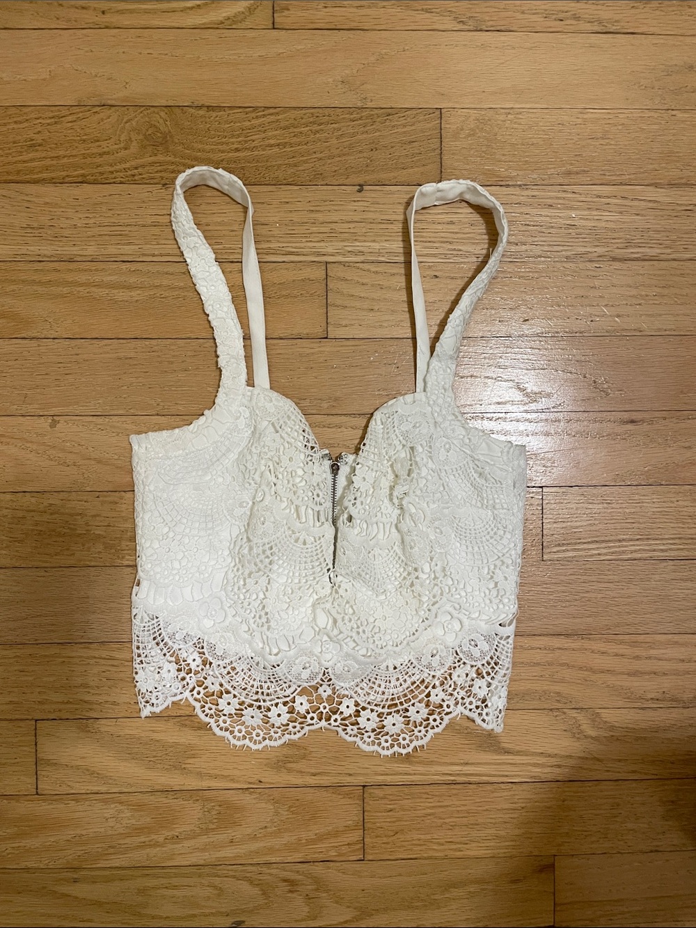 NWT SABO Skirt White Lace Top with Plunging Neckline - Size XS